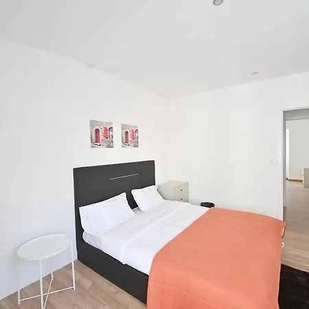 7 Requinte Hostal *