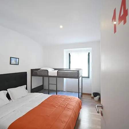 7 Requinte Hostal *