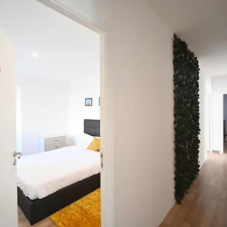 7 Requinte Hostal *